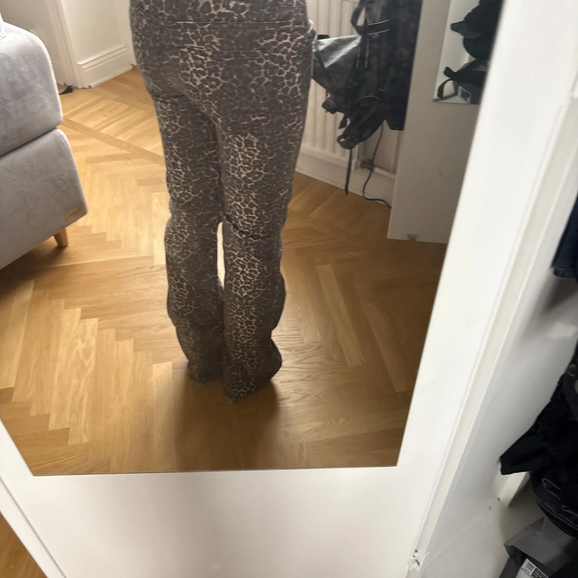 Leopardmönstrade bootcut byxor