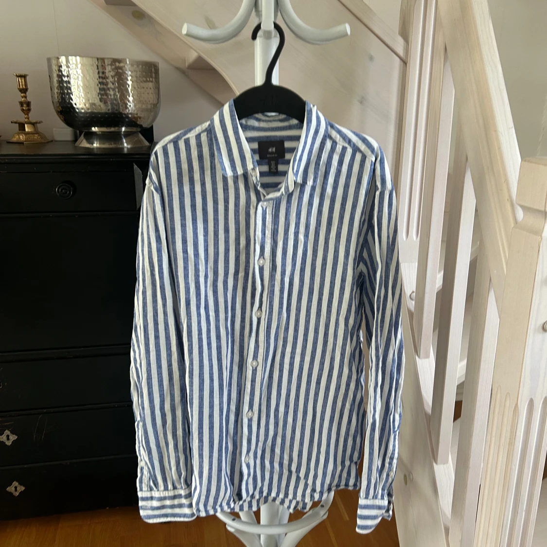 Randig blåvit skjorta från H&M