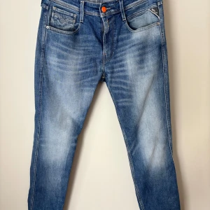 Replay Anbass slim fit jeans blå - Tja! Säljer ett par Replay Anbass slim fit jeans i  blå tvätt. |nypris=1299| Mitt pris=499|