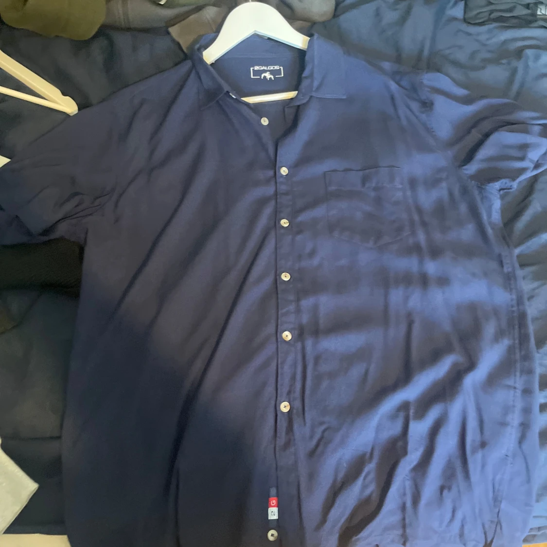 Två skjortor från Equalized, blå & oliv grön - 1