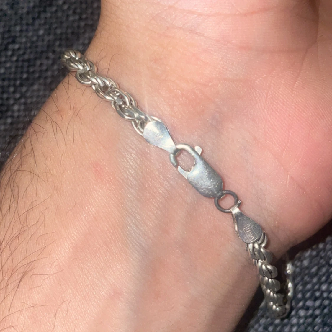 Silverfärgat armband