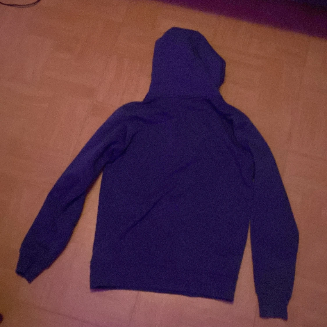 Mörkblå hoodie från Sail Racing - 1