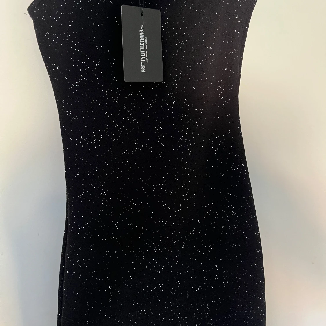Svart glittrig klänning  - 3