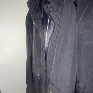 Zadig & Voltaire jacka - Zadig % Voltaire jacka - Skick 10/10 helt ny - Nypris runt 3-4 tusen - Mitt pris: 1000kr - kom med funderingar och frågor!