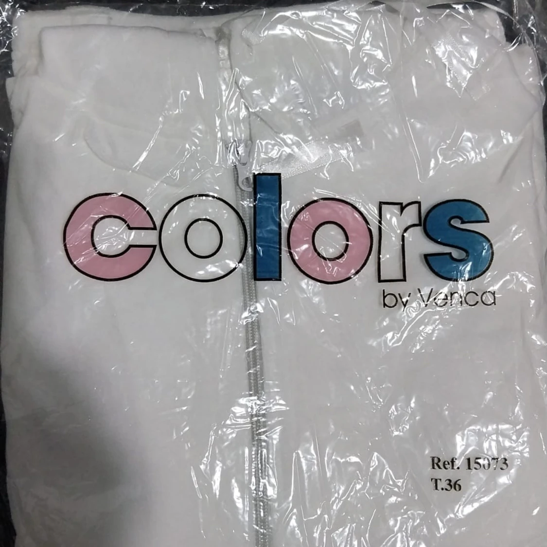 Vit mjukisbyxa och hoodie (pyjamas) från Colors by Venca - 3