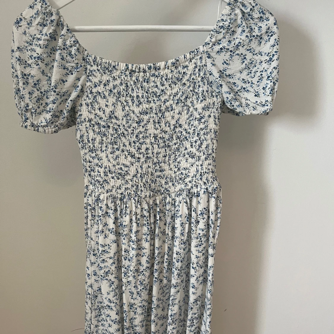 Blommig klänning  - 1