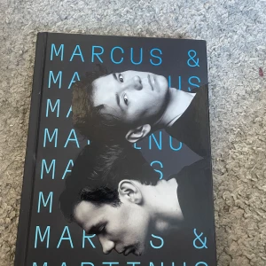 Marcus & Martinus: Två röster, en historia signerad  - Säljer min signerade Marcus & Martinus bok eftersom jag har 2, i super bra skick!