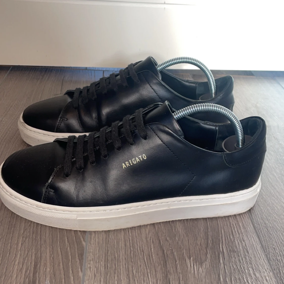 Svarta sneakers från Axel Arigato - 2