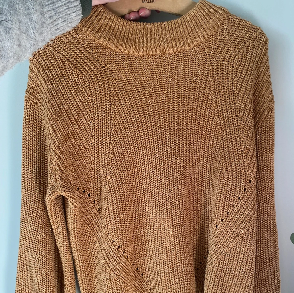 Brun glittrig tröja