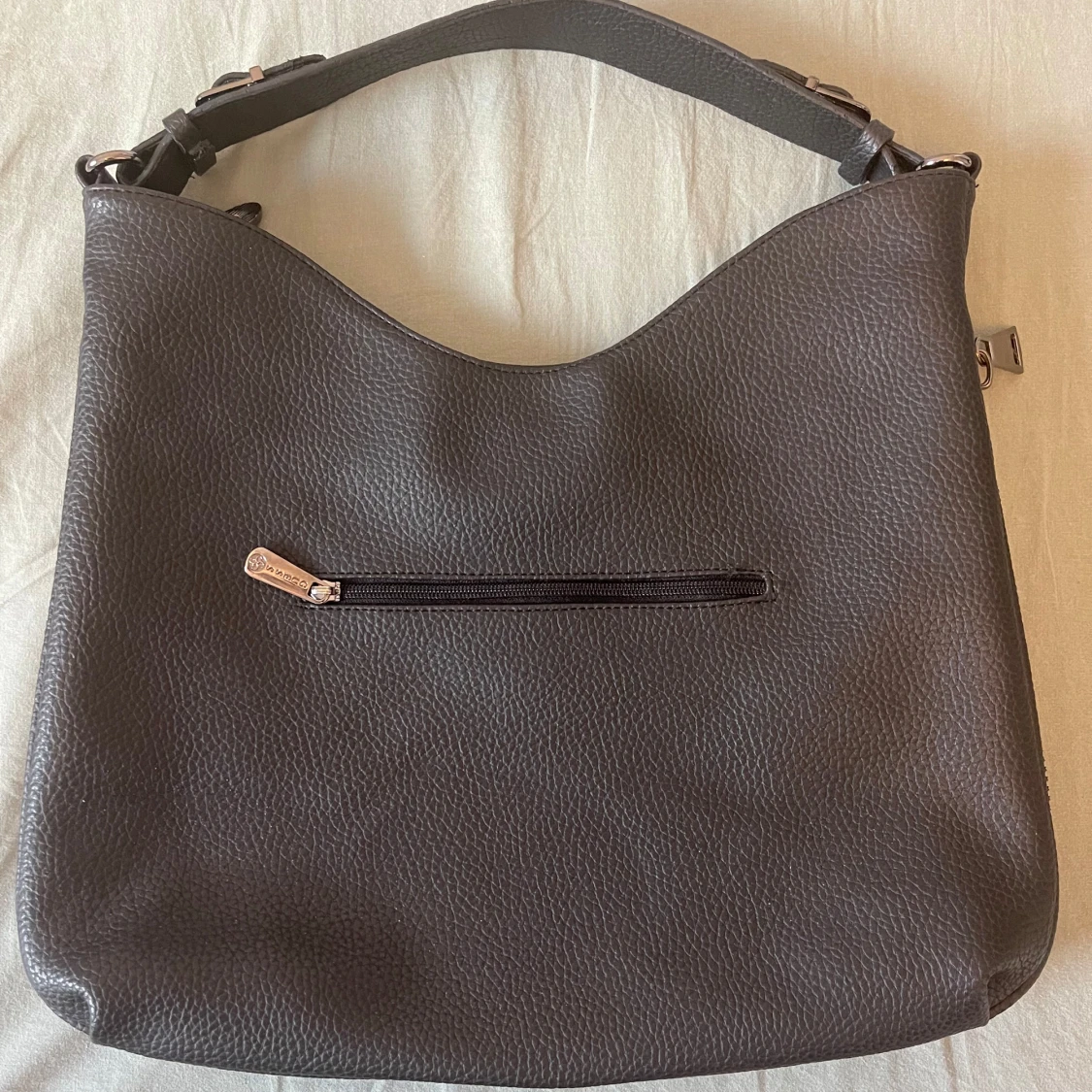 Svart axelväska från Guess - 3