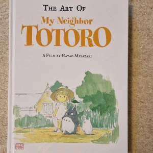 Totoro bok - Totoro bok med bilder och text. 200kr. Möts i göteborg eller mölndal. Ej frakt. 