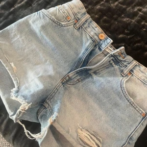 Blå jeansshorts från Pull & Bear - Snygga blå jeansshorts från Pull & Bear 