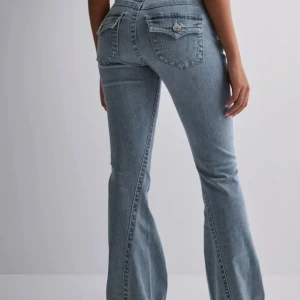 True religion jeans! - Intressekoll på mina felfria true religion jeans i modellen Joey, strl 24 32! Köpta på Nelly och endast använda några få gånger! 💞 Kan skicka egna bilder vid kontakt💗