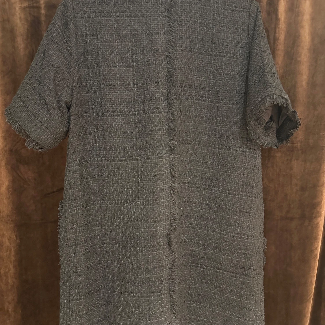 Svart kappklänning från Noella - 3