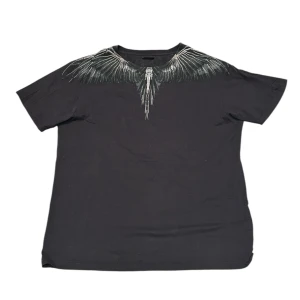 Marcelo burlon T-shirt  - Tja,säljer en Marcelo burlon T-shirt i  storlek s-m. Ny skick. Jag säljer för 899kr inte fast pris. Ny pris är runt 1899kr. 