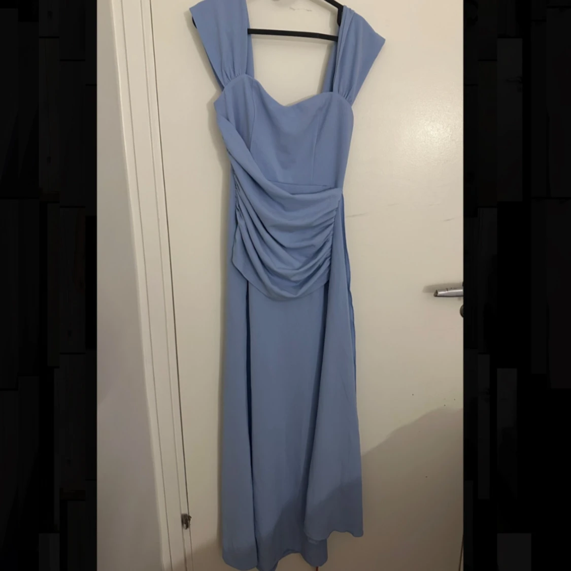 Ljusblå klänning med hög slits - 3