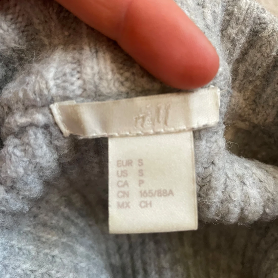 Grå stickad tröja från H&M - 1