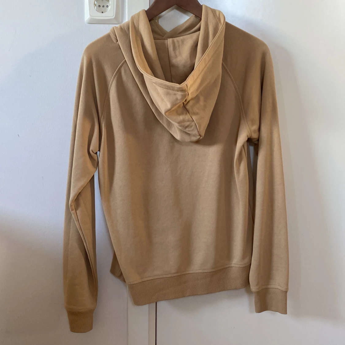 Beige hoodie från GANT - 1