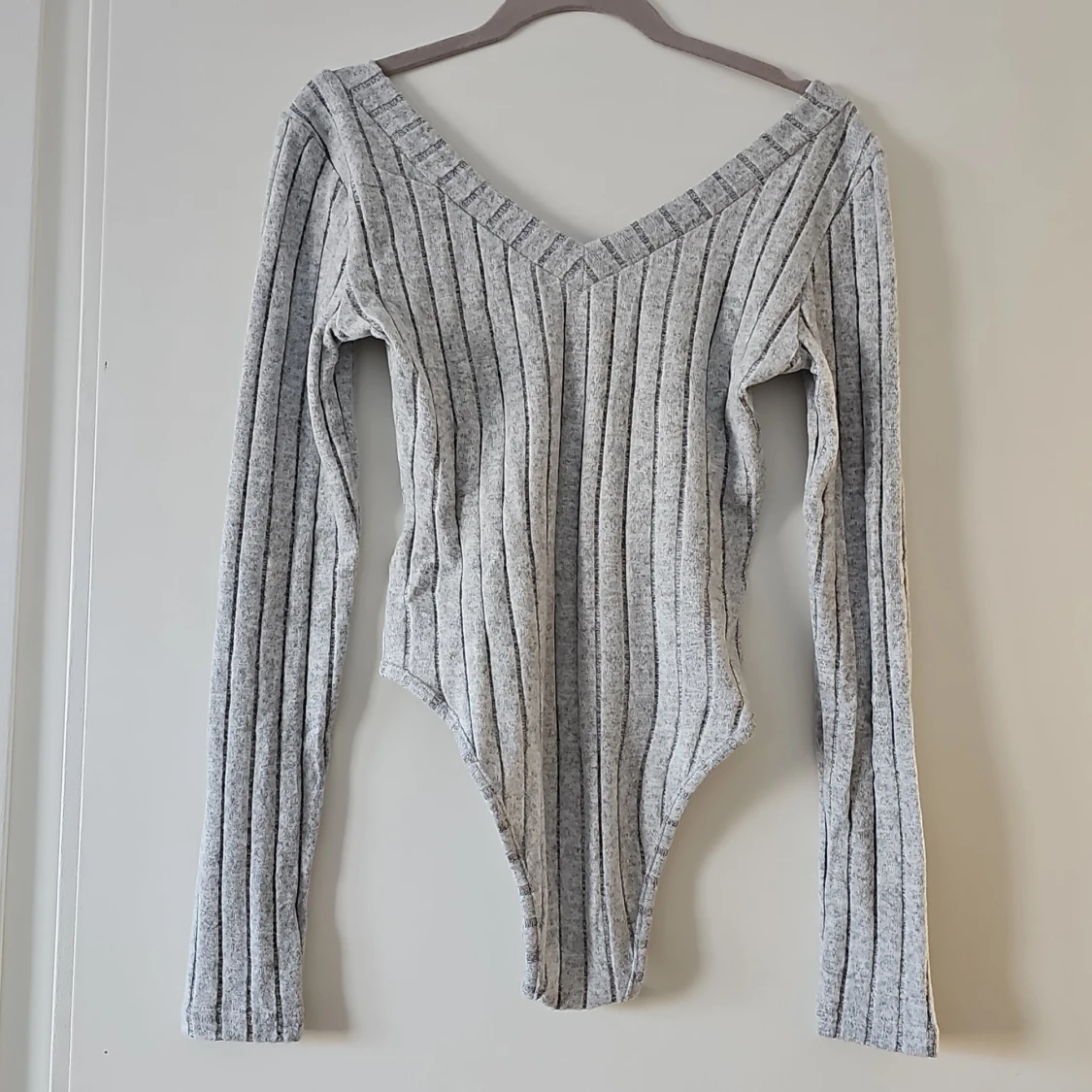 Grå ribbad bodysuit från Shein - 1