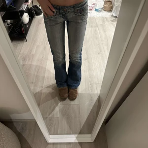 Ltb jeans  - Super snygga jeans ifrån ltb, secondhand! Säljer då de aldrig kommer till andväning💕intressekoll och om flera intresserade budgivning. Detta är alltså en modell som inte säljs längre 
