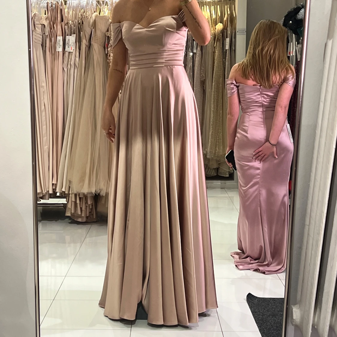 Champagnefärgad långklänning - 2