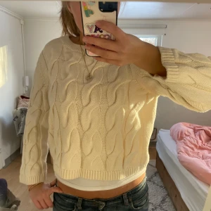 Stickad tröja🩷 - Såå najs stickad tröja!😋😍 perfekt till vintern