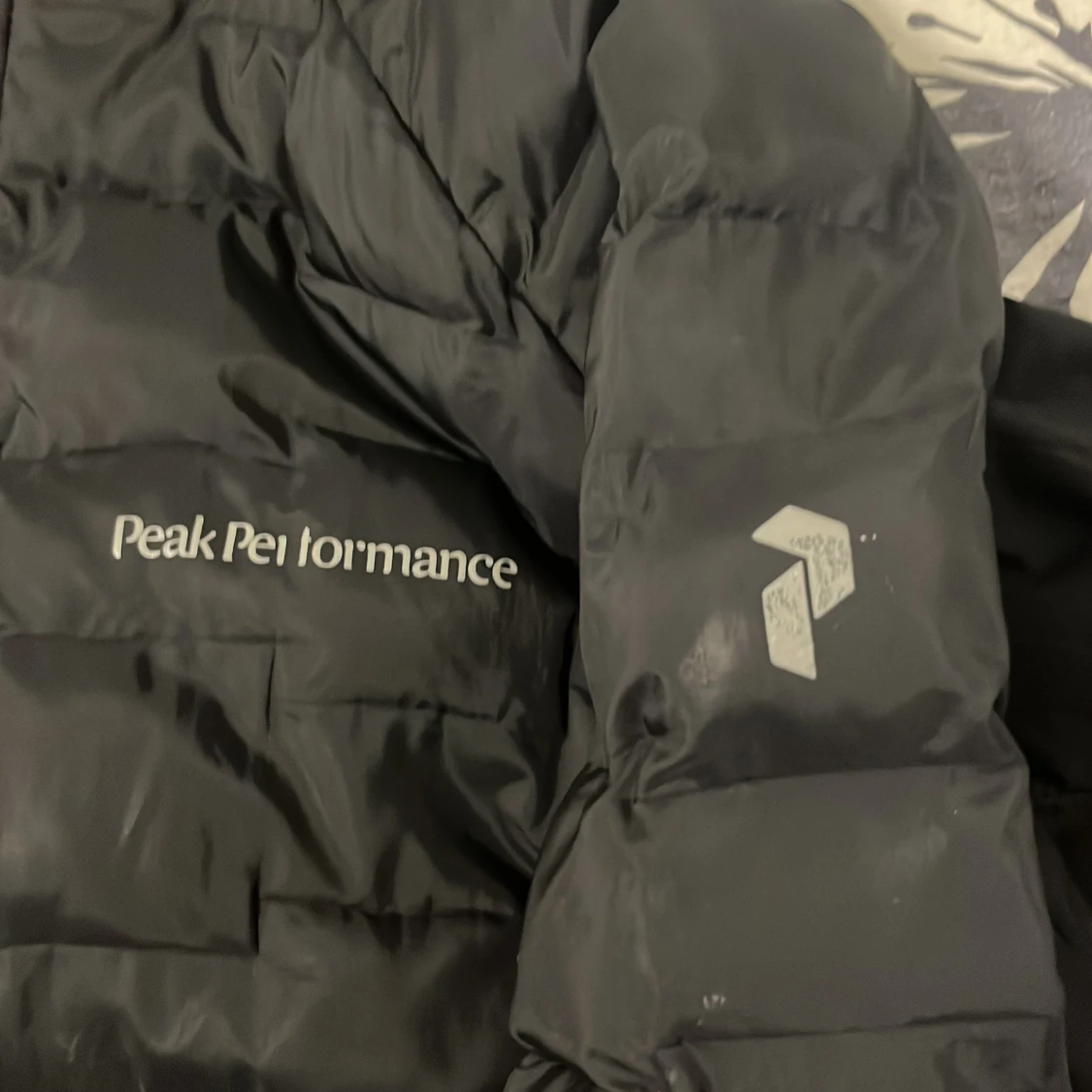 Svart dunjacka från Peak Performance - 91