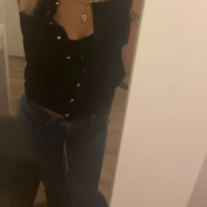 Nelly jeans - säljer mina skitsnygga låga bootcut nelly jeans, säljer då jag har liknande. de har vita sömmar på sidorna och bak. nypris: 699kr