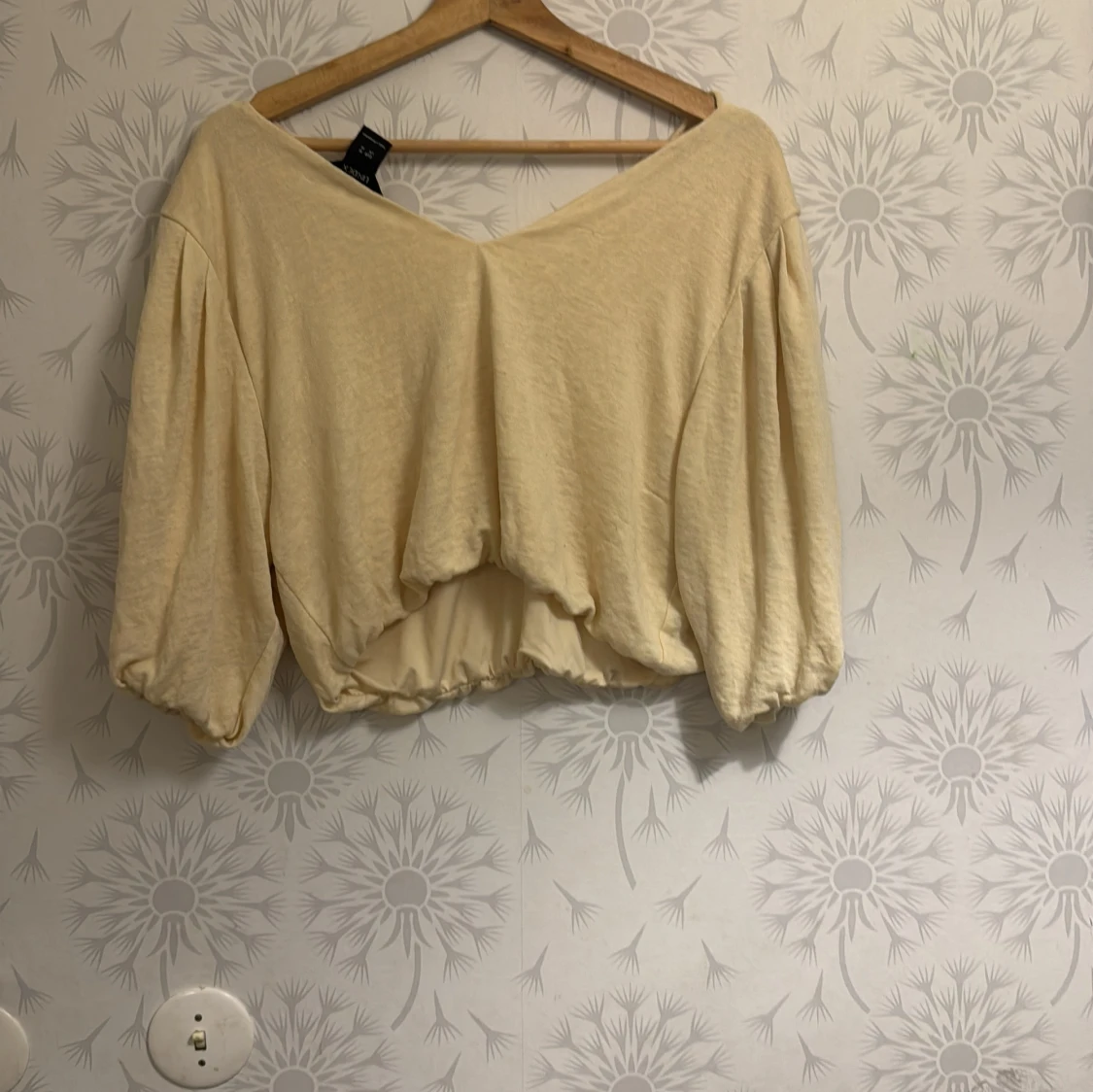 Beige croppad topp med knyt - 1