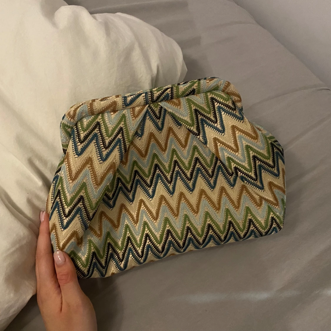 Mönstrad kuvertväska med dragkedja - 93