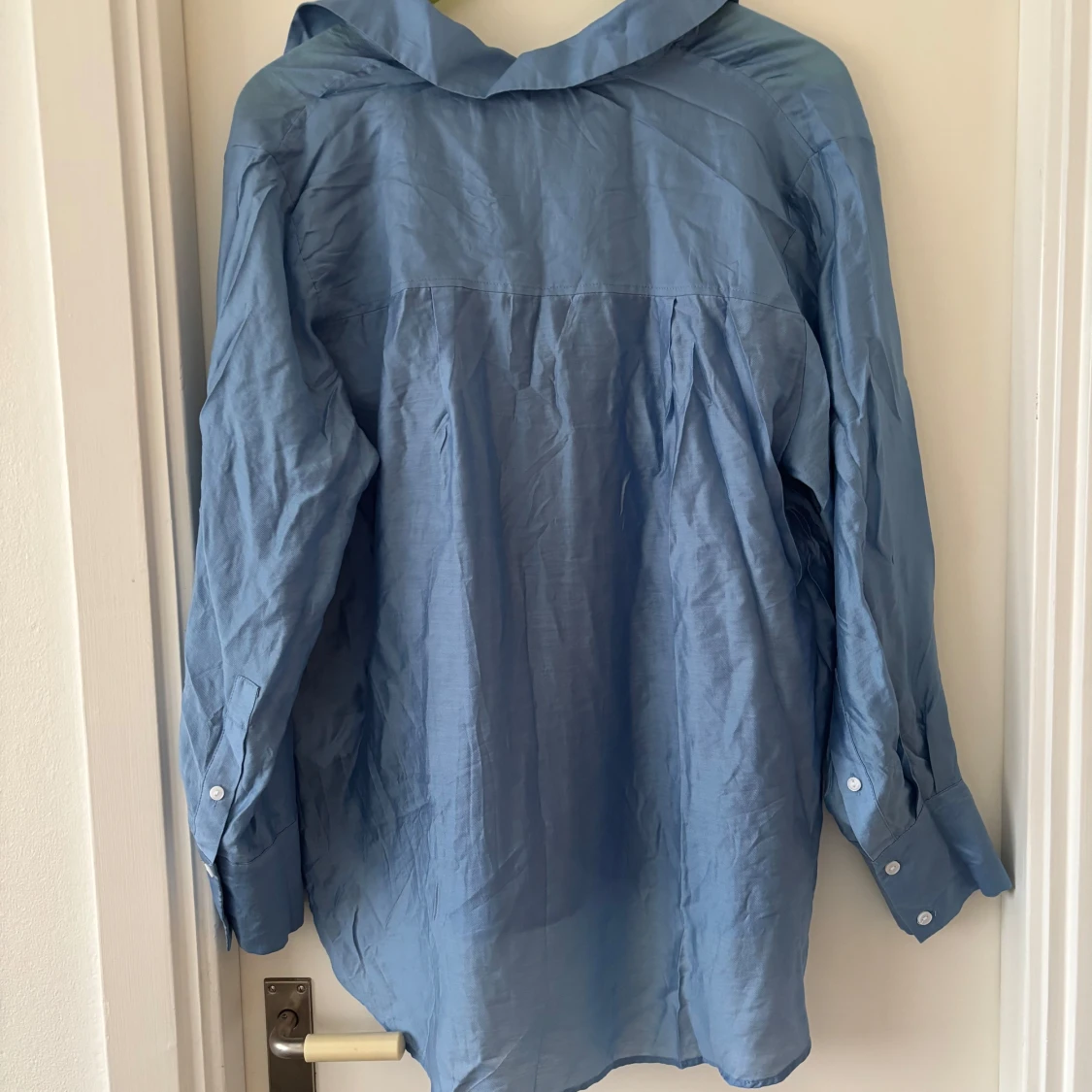 Blå skjorta från H&M - 90