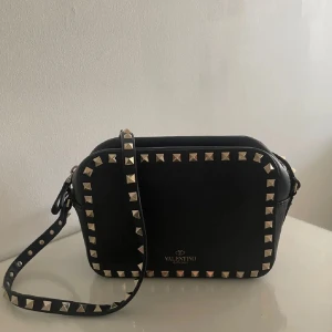 Söker valentino camera bag!!! - söker 