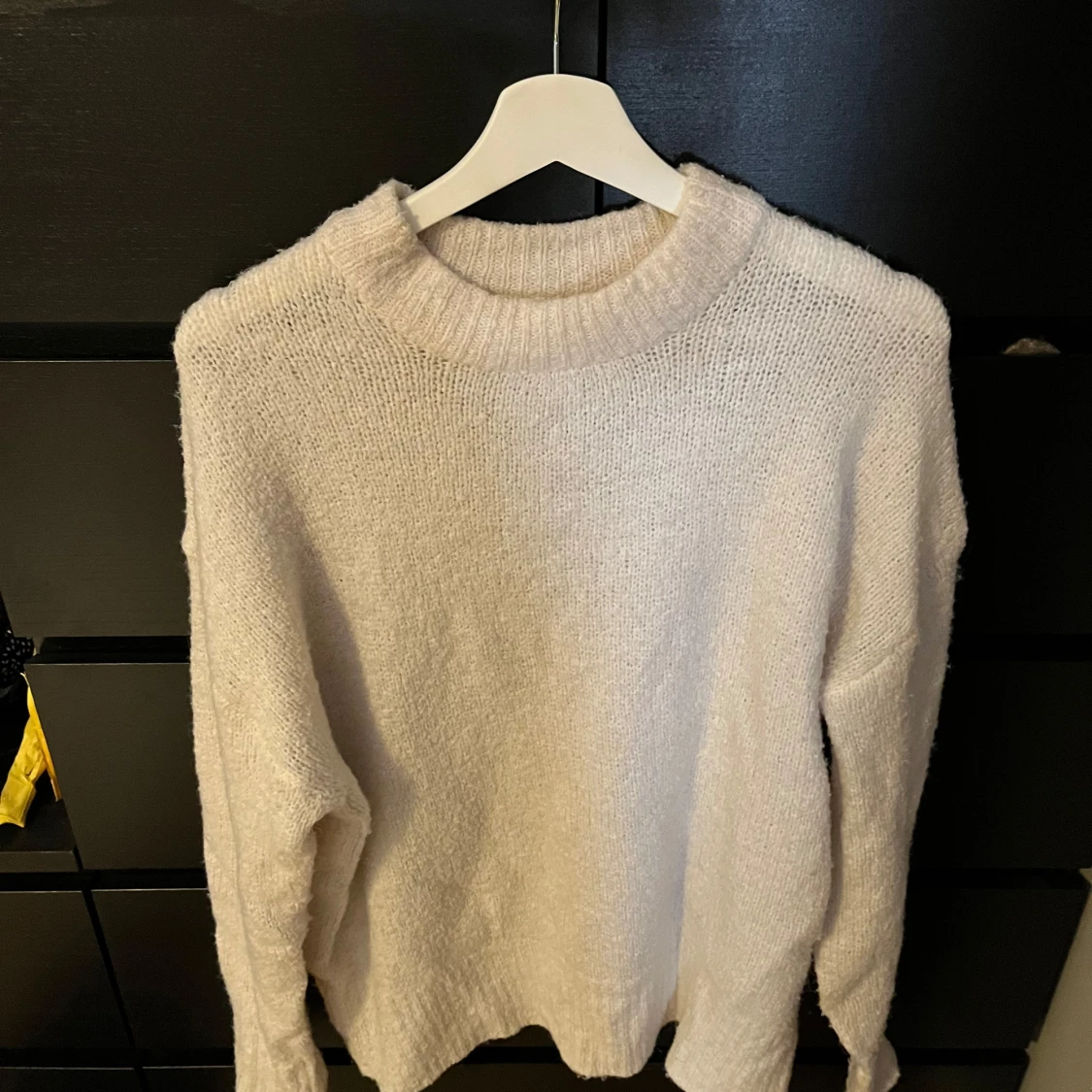 Beige stickad tröja