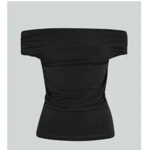 Topp - Snygg vardags eller festtopp. Bara använt nån gång så i bra skick💕