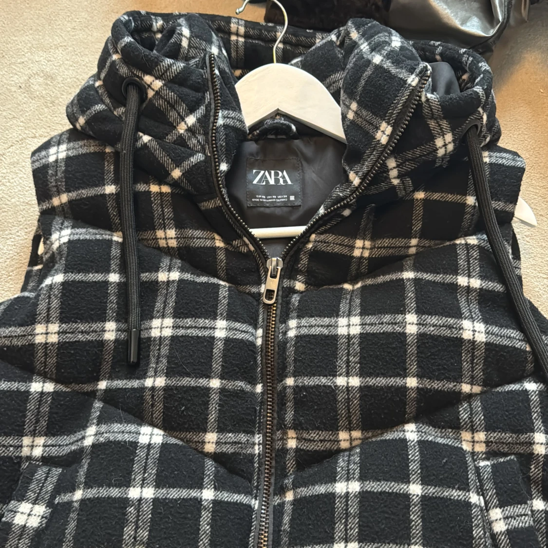 Svartvit rutig väst från Zara - 93