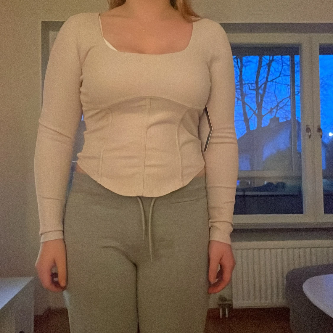 Beige långärmad topp från Almost Famous - 91