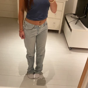 Ljusblå low waist jeans - Jätte najs jeans från Gina i super bra skick och fin färg🙌🏼🥰