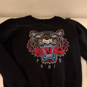 Kenzo tröja - Inga hål eller märken. Fint skick!