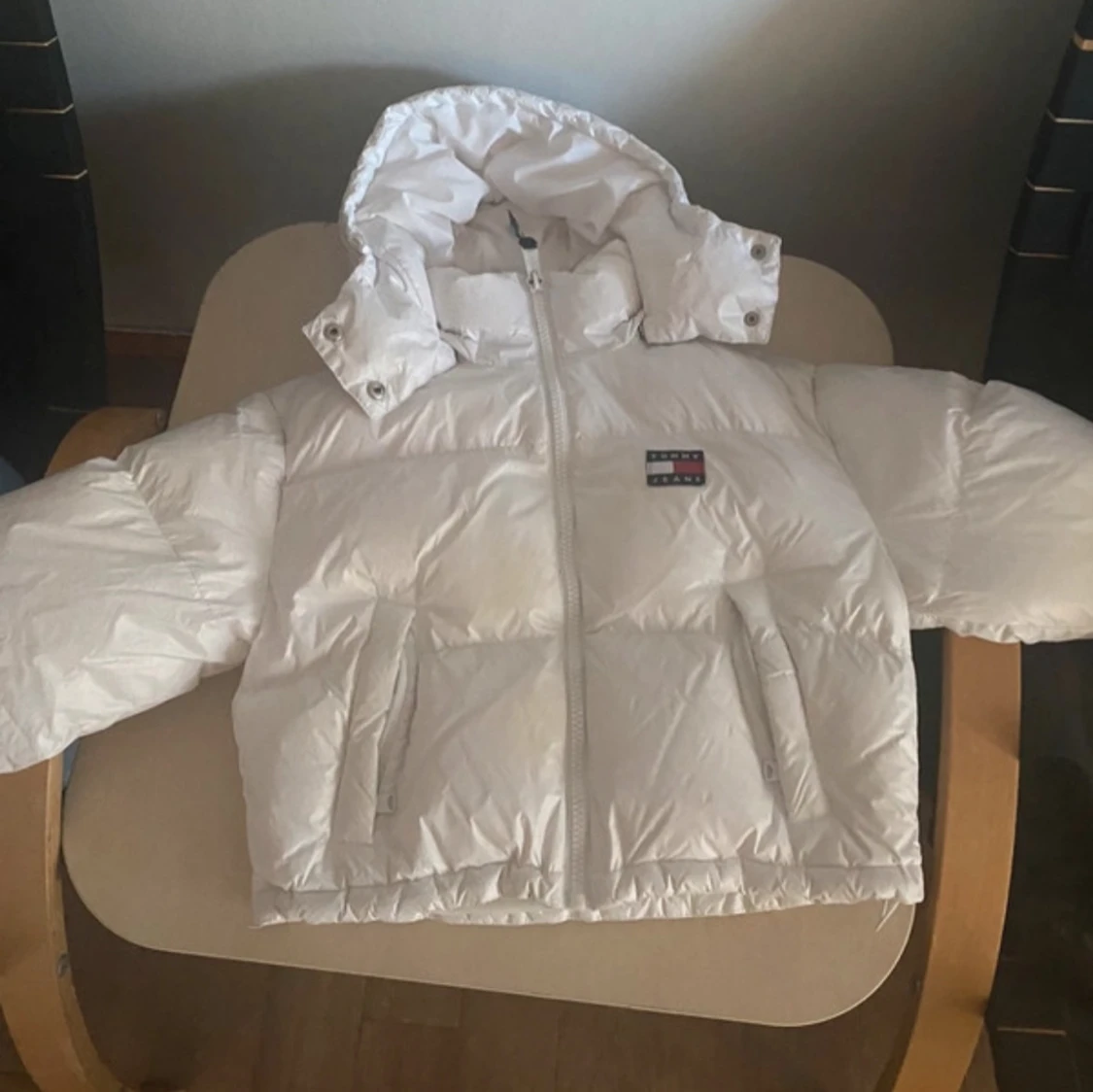 Vit pufferjacka från Tommy hilfigher  - 90