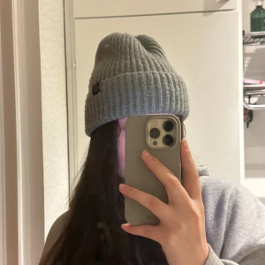 Mössa, Dope - En mössa från Dope. Använd få gånger.