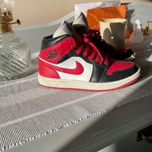 Hej jag säljer ett par skor jordans  inte jätte använda -    Storlek 36 hudiksvall 