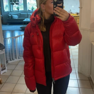 Ralph Lauren jacka - endast använd en handfull gånger. Tyckte inte jag passade i färgen. Inga defekter, den är som ny  Nypris 6095kr