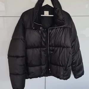 En jacka  - En snygg jacka stor i storlek 