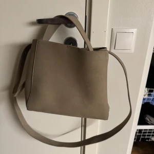 Väska  - Från Gina, 200kr