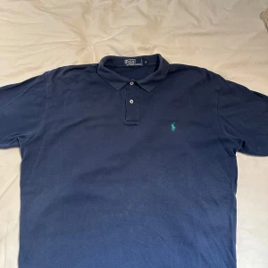 Ralph Lauren Piké M - ~Storlek M ~Bra skick  ~Äldre taggen  Det är bara att du höra av dig!
