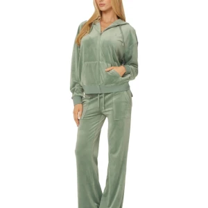 Juicy byxor - Säljer mina juicy byxor eftersom jag inte använder de. Använda 2/3 gånger så nästan som nya💓💓(köptes för 1200)