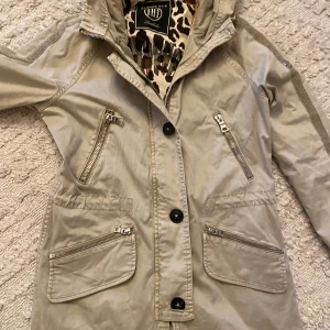 Jacka Blonde No.8 - Snygg höst/vårjacka i fint skick! 