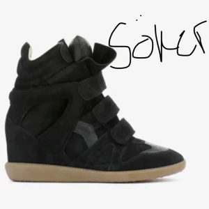 SÖKER ISABELL MARANT SKOR - Hej jag söker ett par Isabell Marant i storlek 36-38 skor! Helst ett par svarta men öppen för förslag;) söker för ungefär 2000-3000 kr