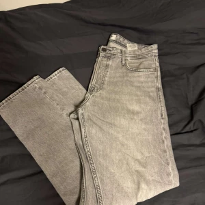 Jack & Jones jeans  - Säljer dessa fina jeans från Jack & Jones har inte kommit till användning och är i bra skick.