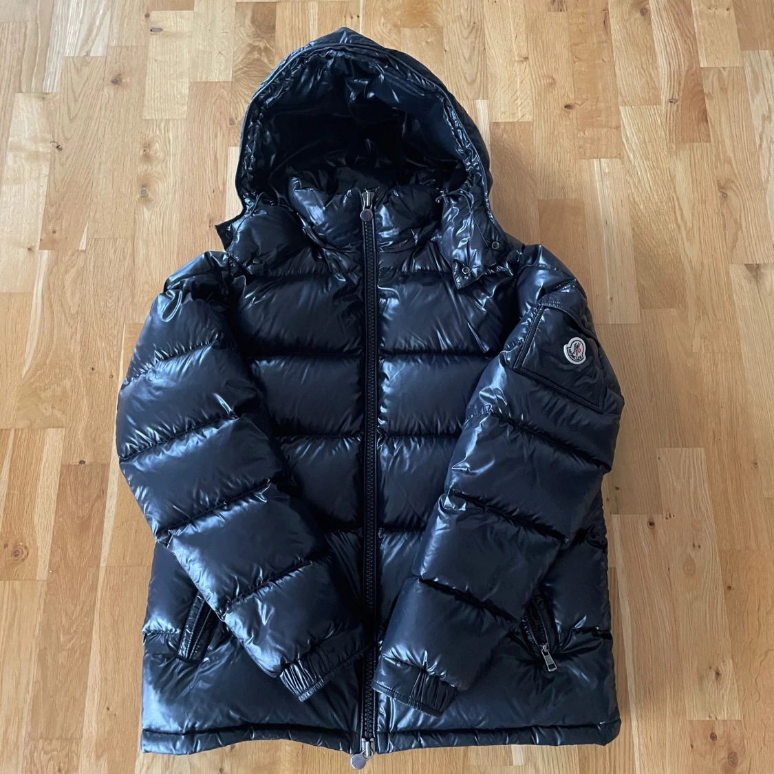 Moncler Maya SVART Size 4 (L) - 90